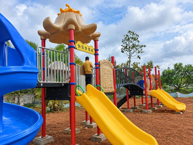 Pagoda-roof multi-play with arch bridge and twin slides