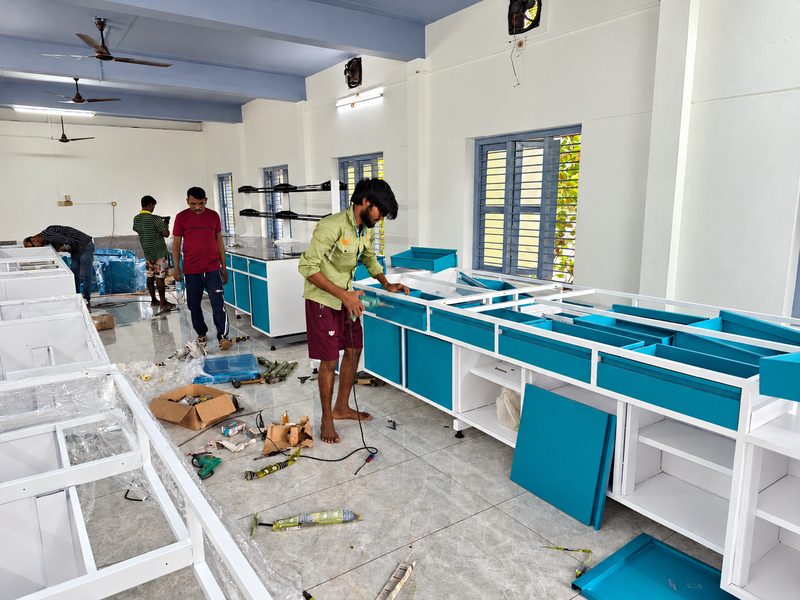 Fitting laboratory bench units on site